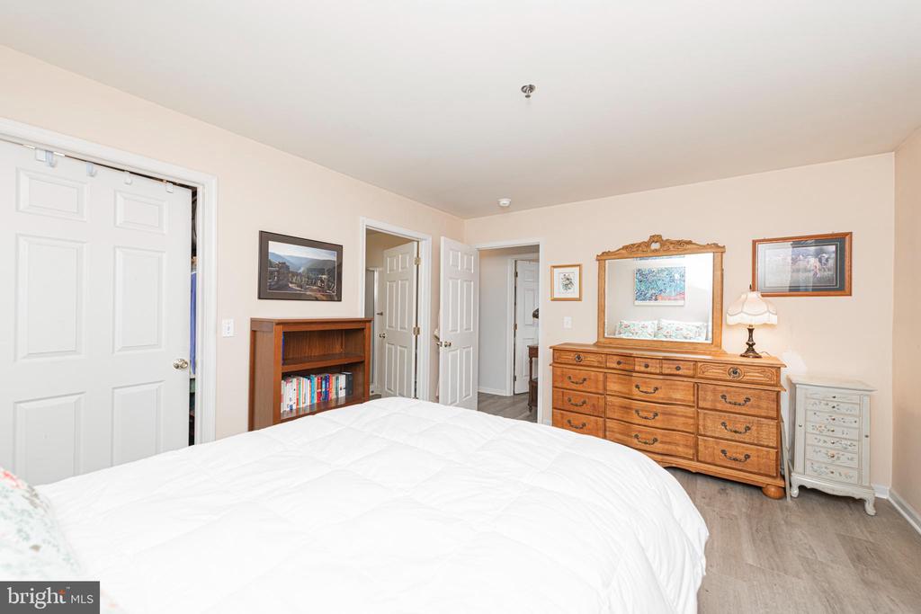 133 VILLAGE WAY 5A