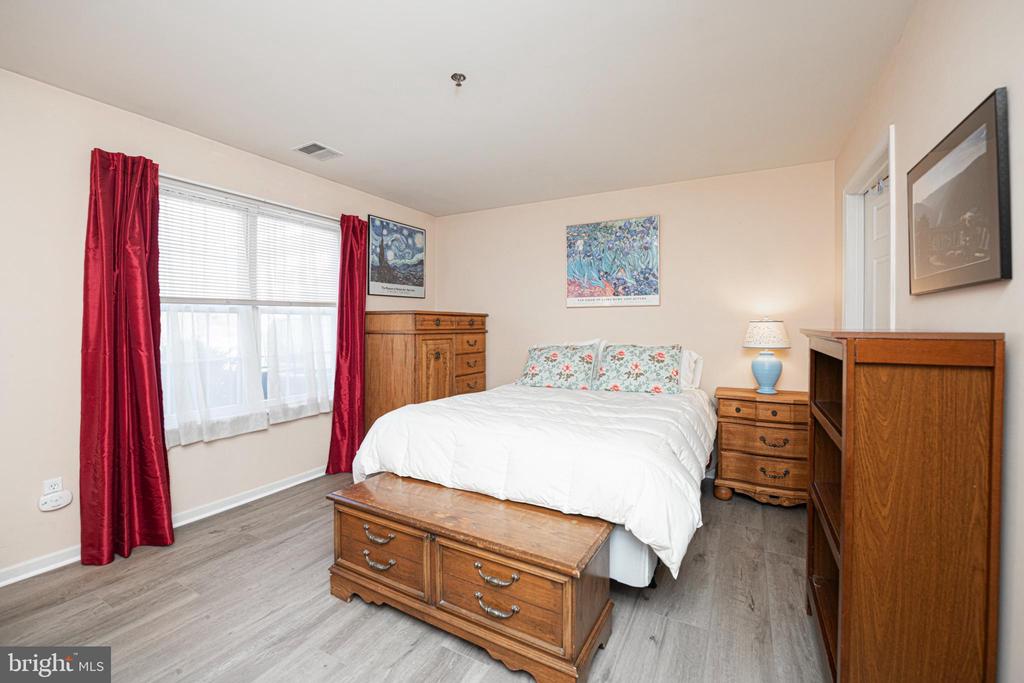 133 VILLAGE WAY 5A