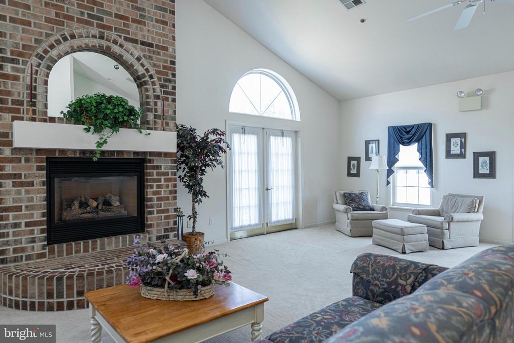 133 VILLAGE WAY 5A