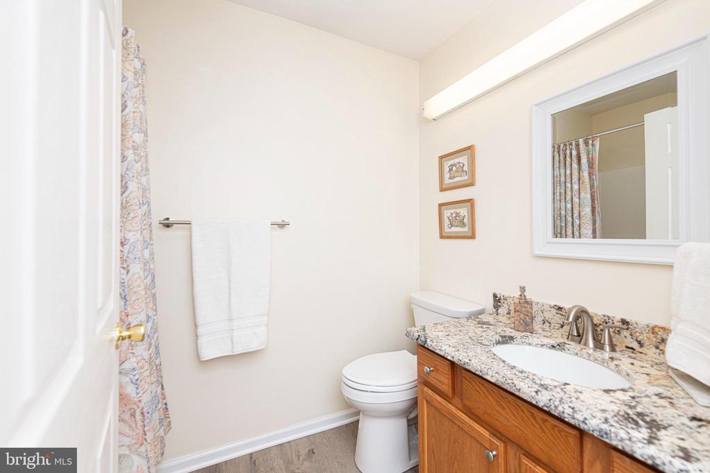 133 VILLAGE WAY 5A