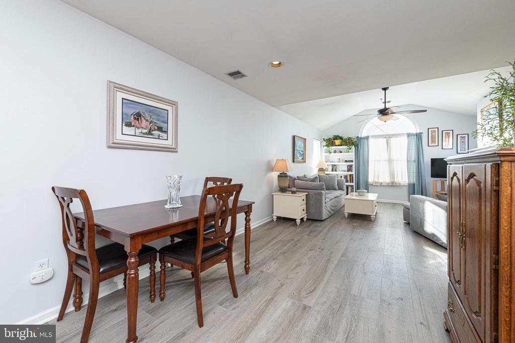 133 VILLAGE WAY 5A