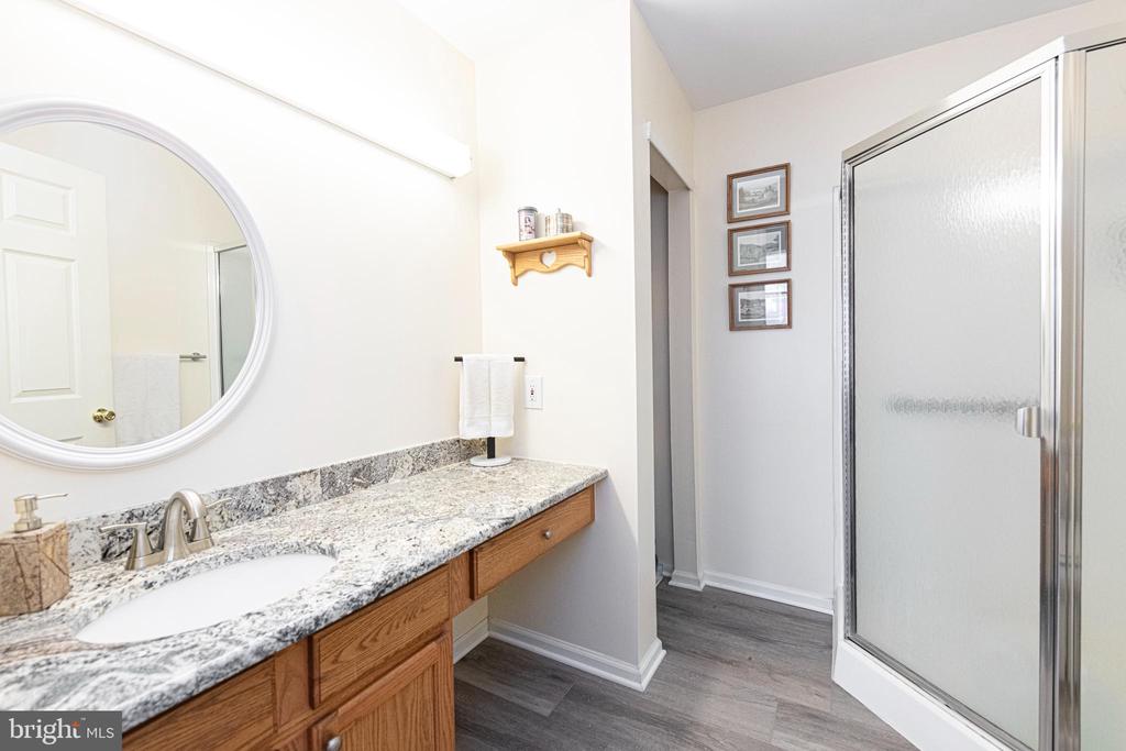 133 VILLAGE WAY 5A