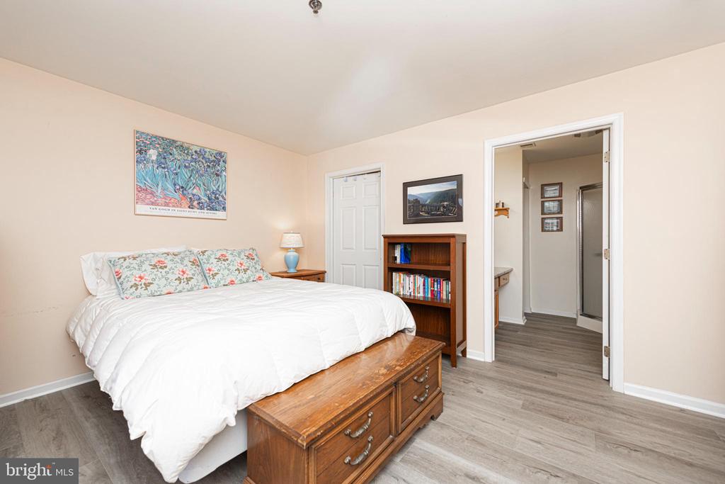 133 VILLAGE WAY 5A