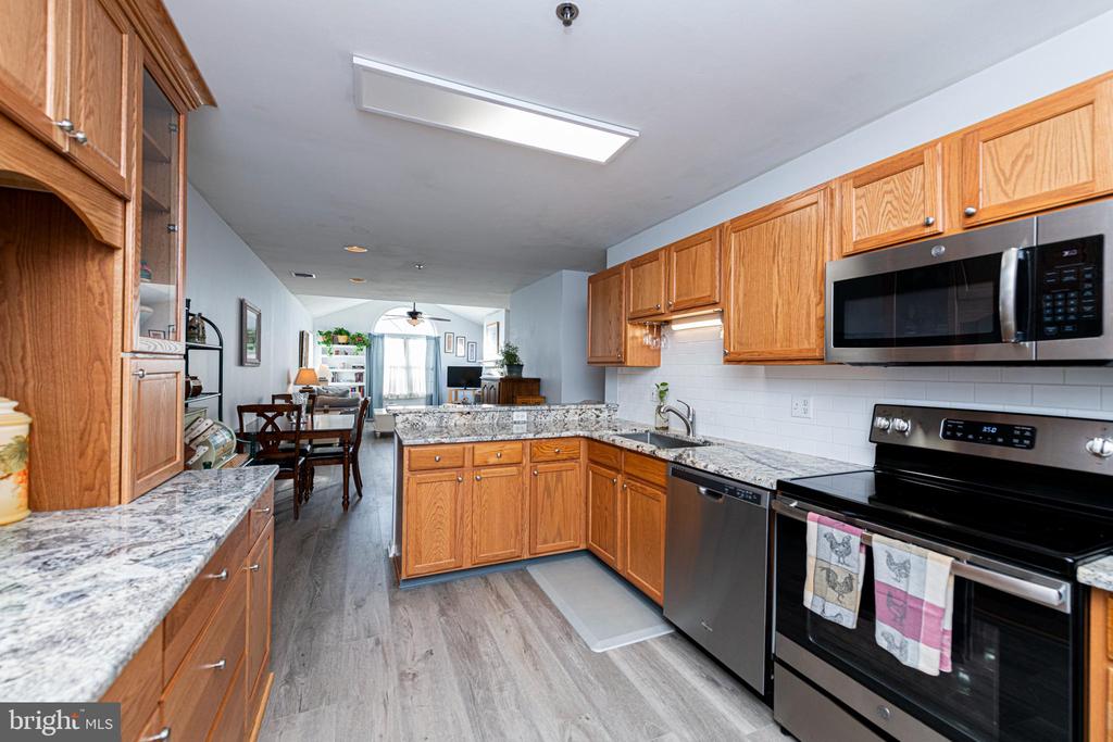 133 VILLAGE WAY 5A