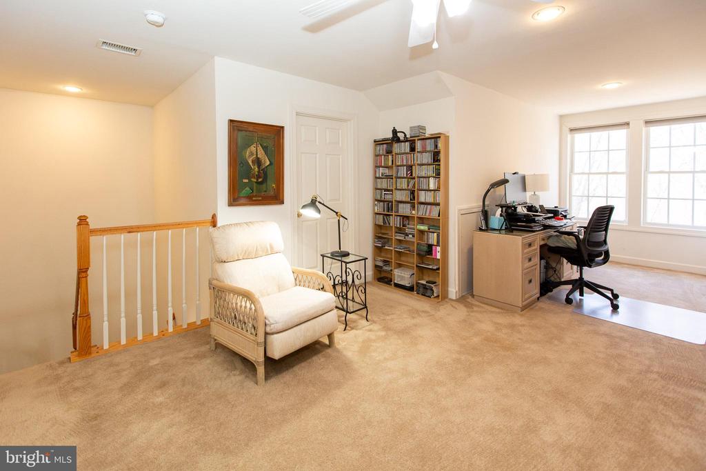2304 LENNON LANE