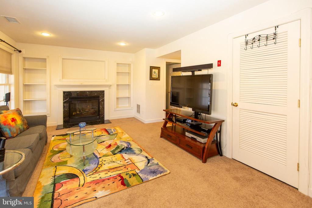 2304 LENNON LANE