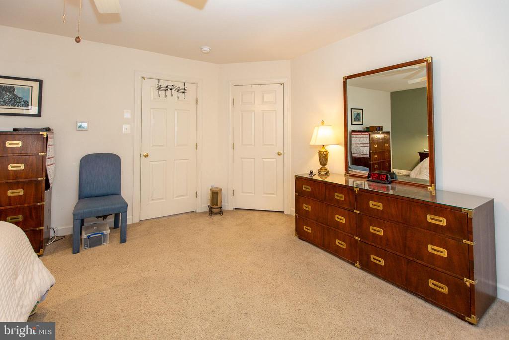 2304 LENNON LANE