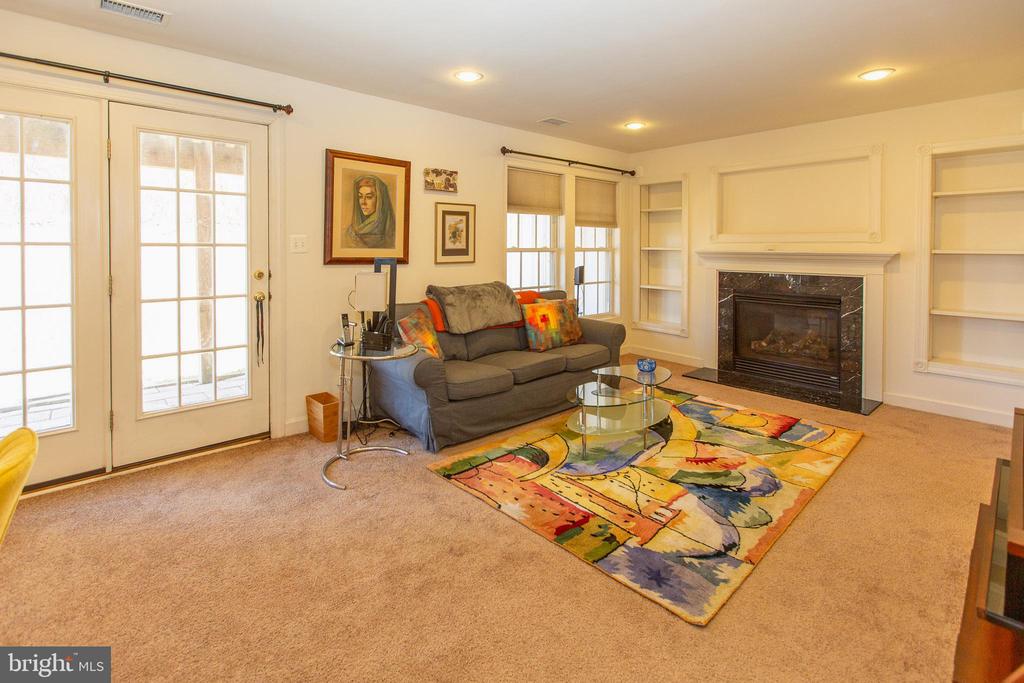2304 LENNON LANE