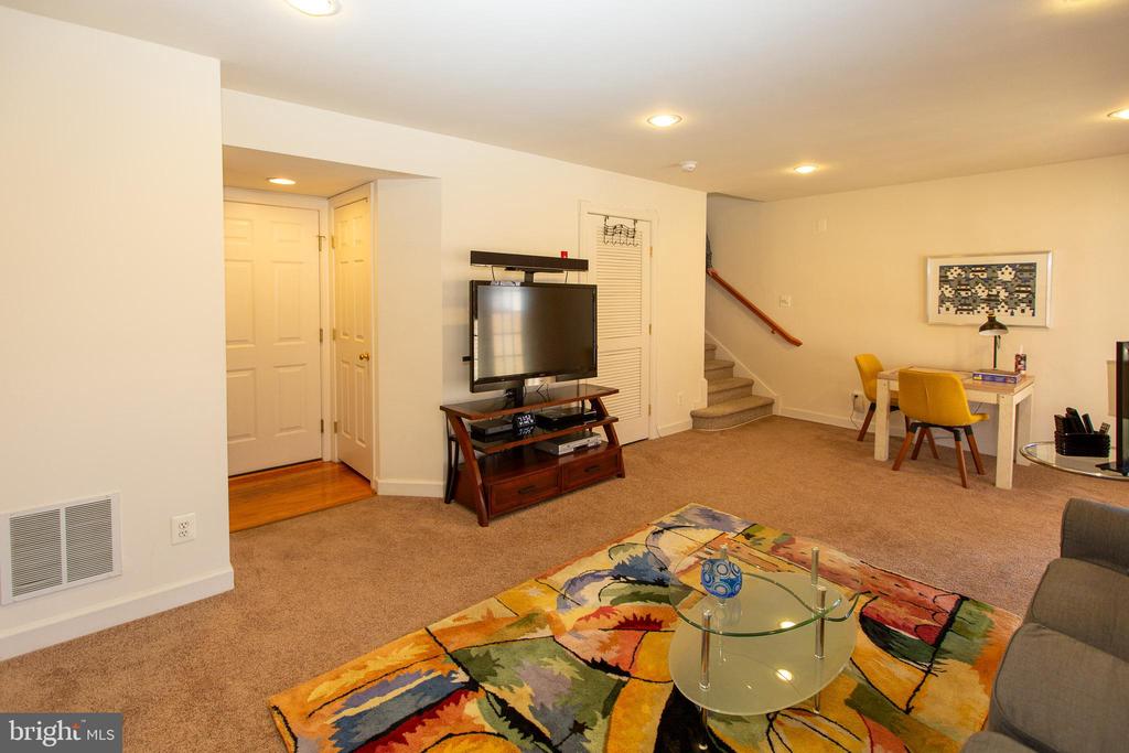 2304 LENNON LANE
