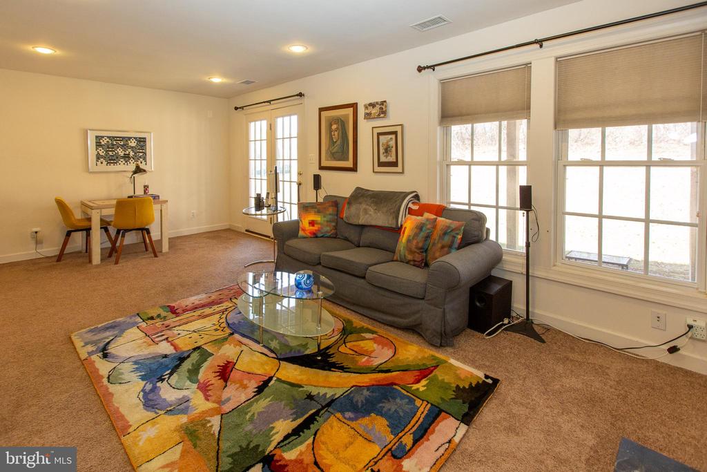 2304 LENNON LANE