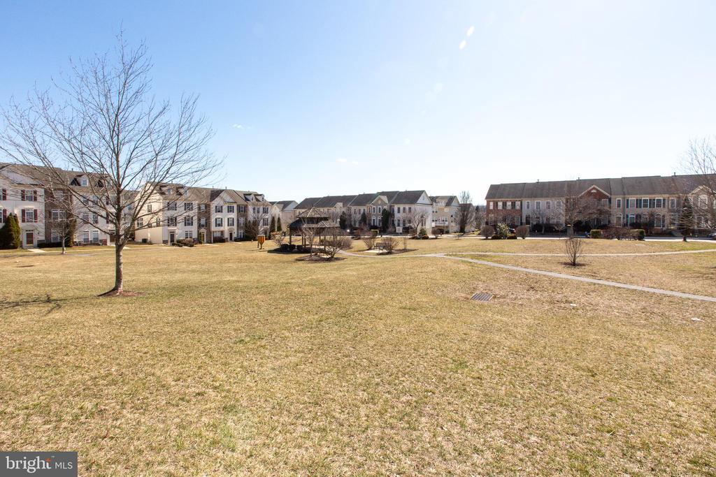 2304 LENNON LANE