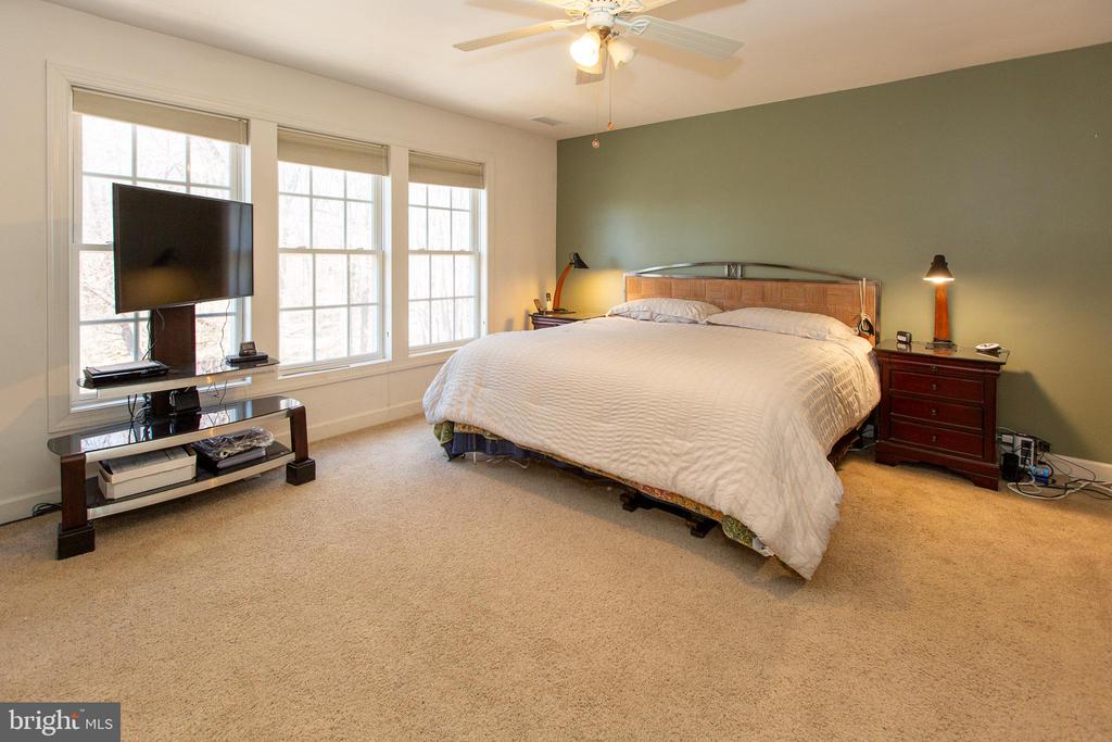 2304 LENNON LANE