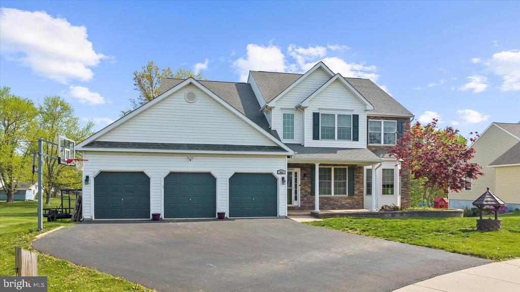 802 BAUMAN CIRCLE