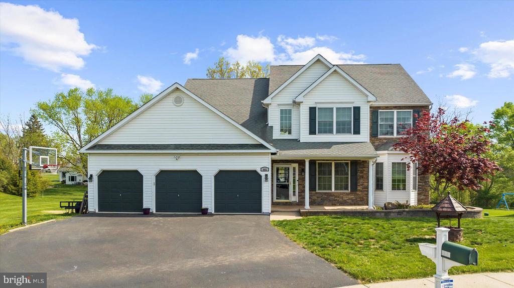 802 BAUMAN CIRCLE