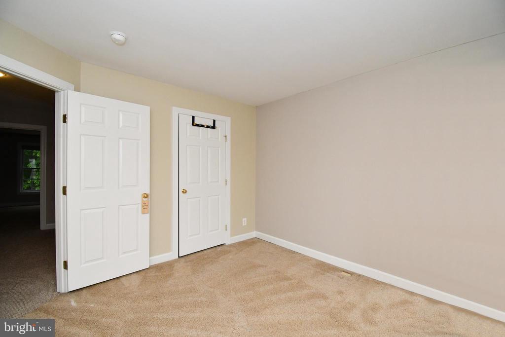 2304 LENNON LANE
