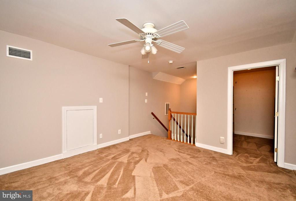 2304 LENNON LANE