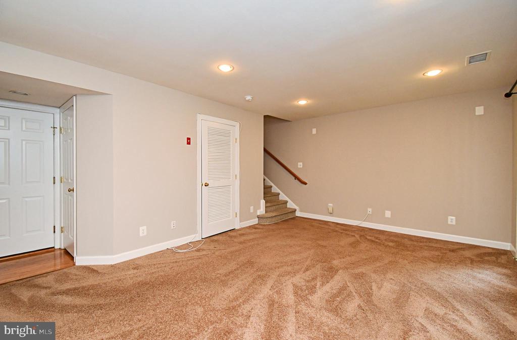 2304 LENNON LANE