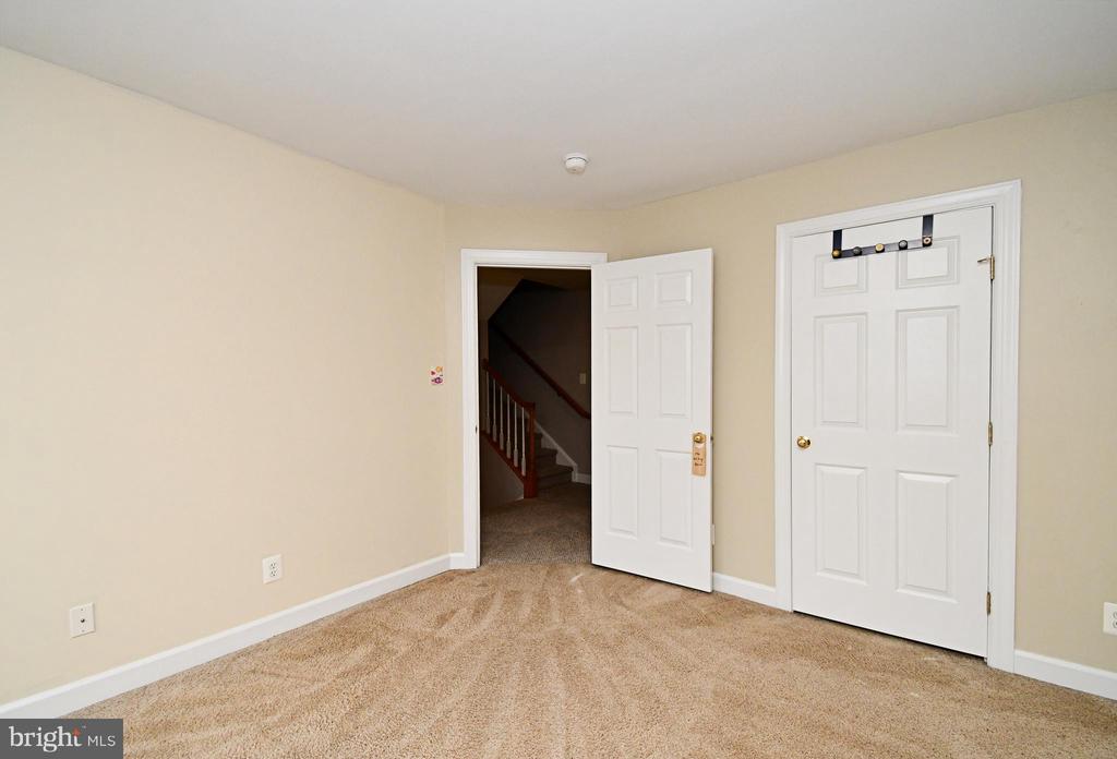 2304 LENNON LANE
