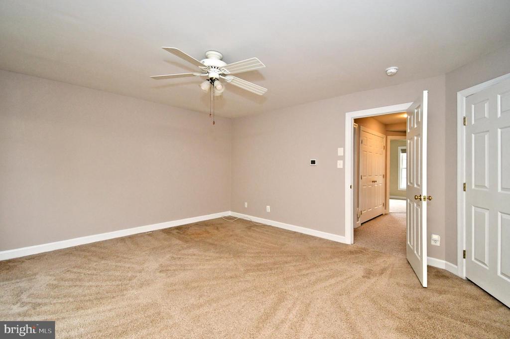2304 LENNON LANE