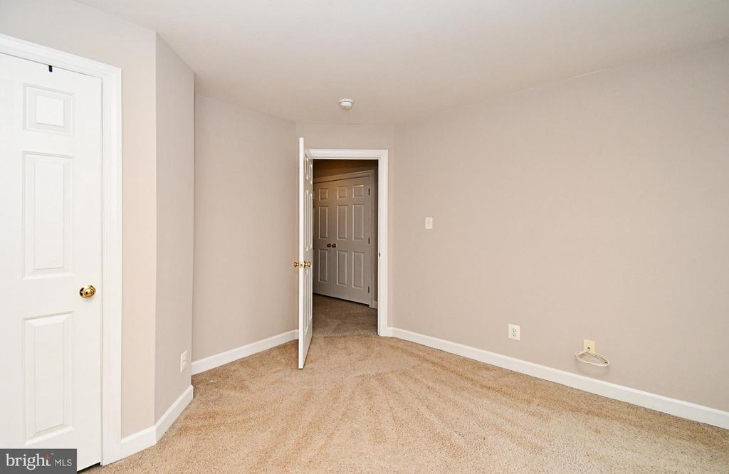 2304 LENNON LANE