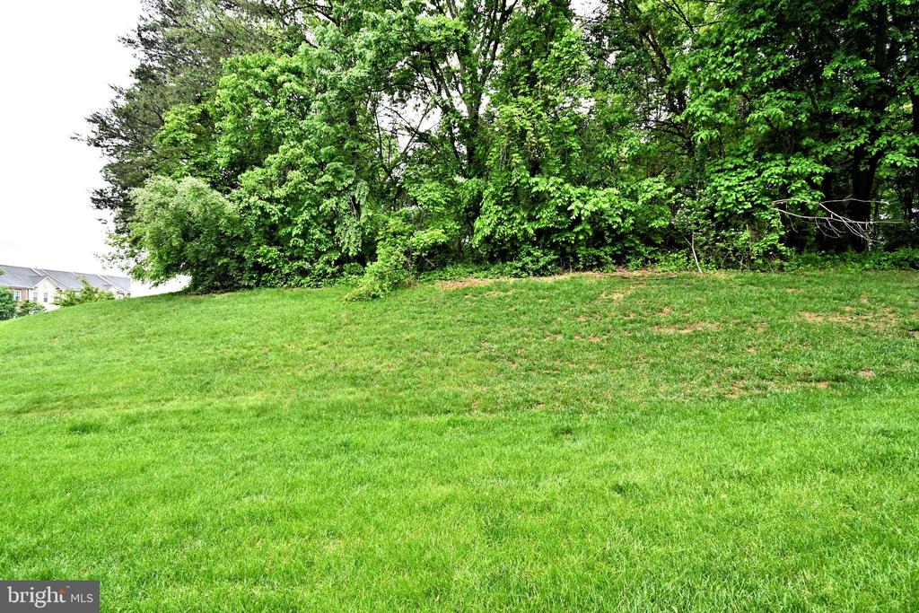 2304 LENNON LANE