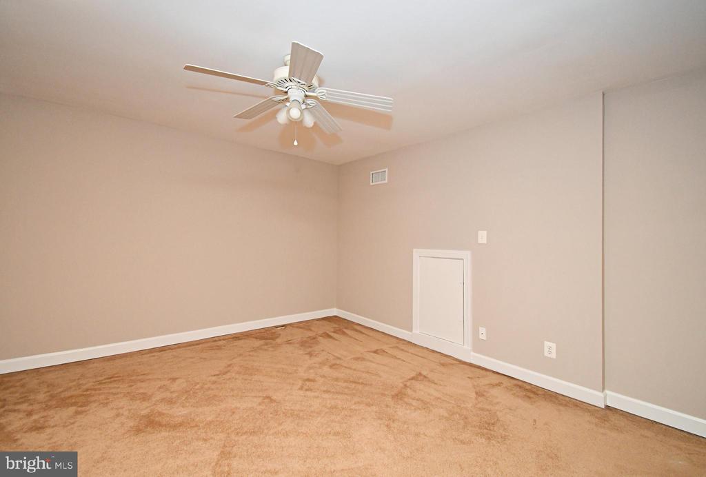 2304 LENNON LANE