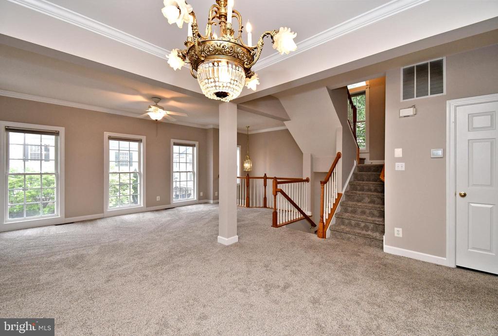 2304 LENNON LANE