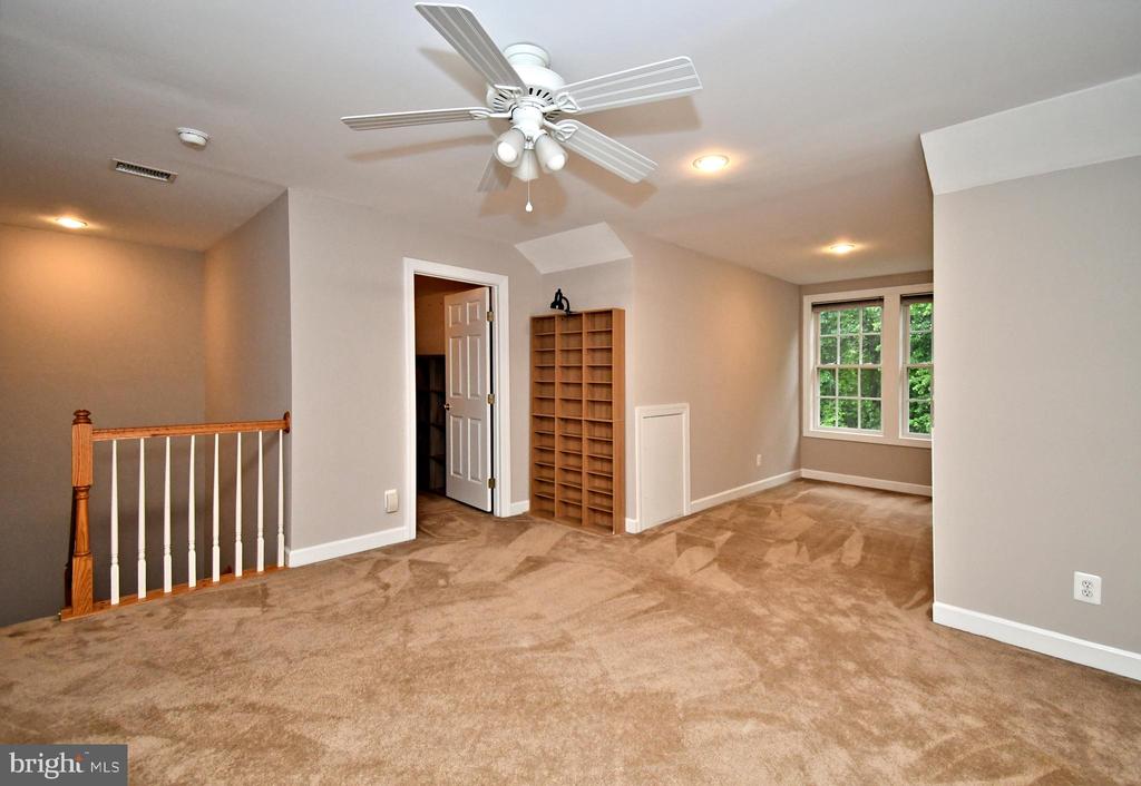 2304 LENNON LANE