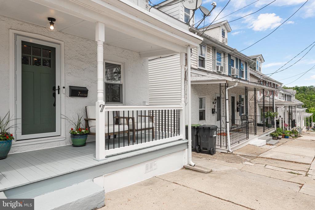 7 HIGH STREET