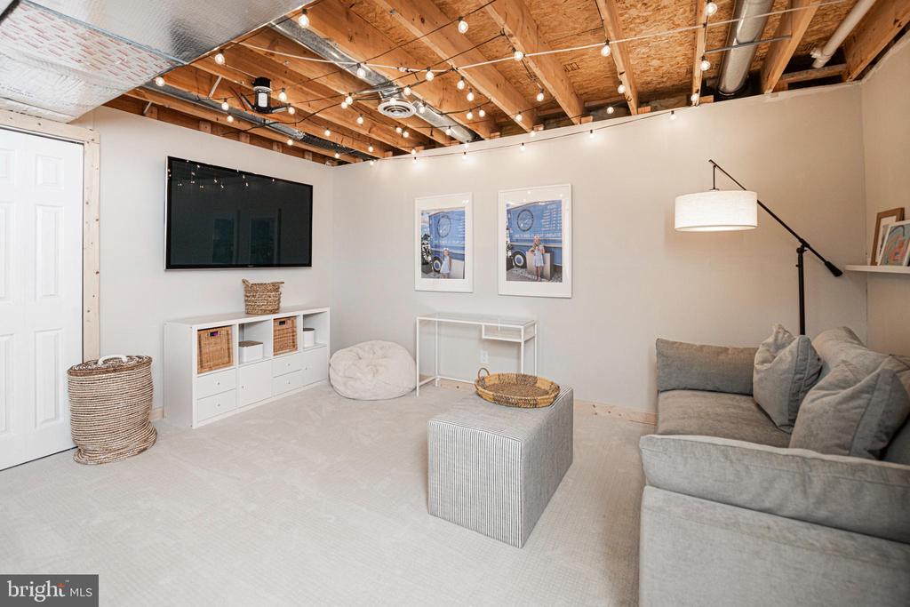 1053 ALMOND DRIVE 3
