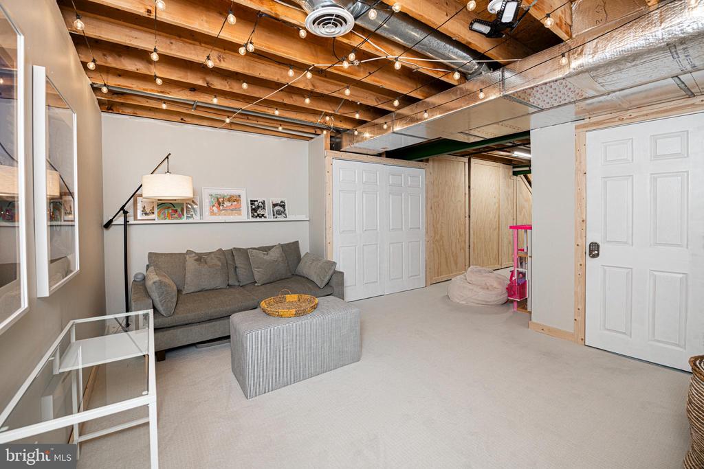 1053 ALMOND DRIVE 3