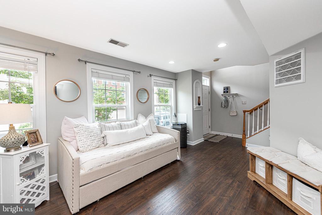 3219 ELLINGTON LANE