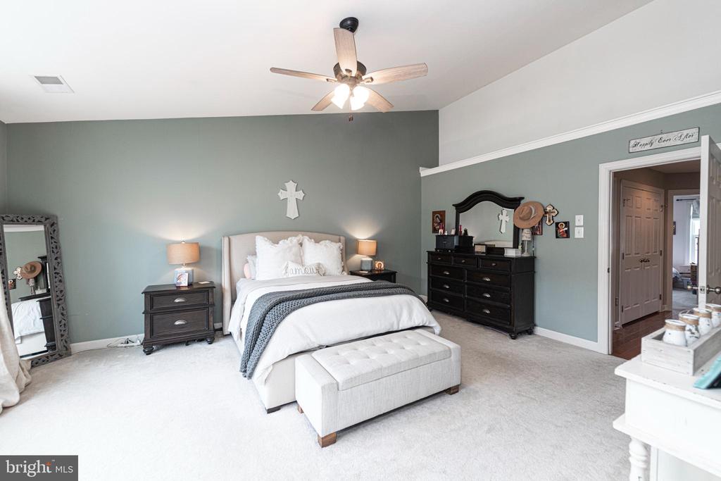 3219 ELLINGTON LANE