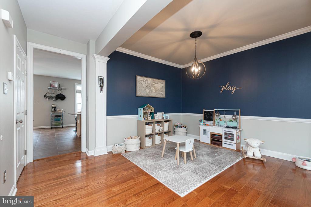 3219 ELLINGTON LANE