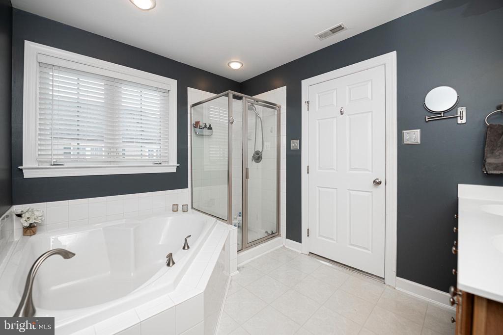 3219 ELLINGTON LANE