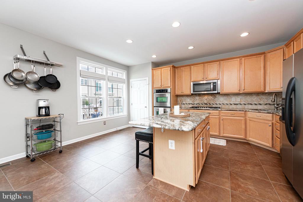 3219 ELLINGTON LANE