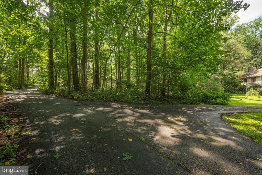 1011 W VALLEY HILL ROAD