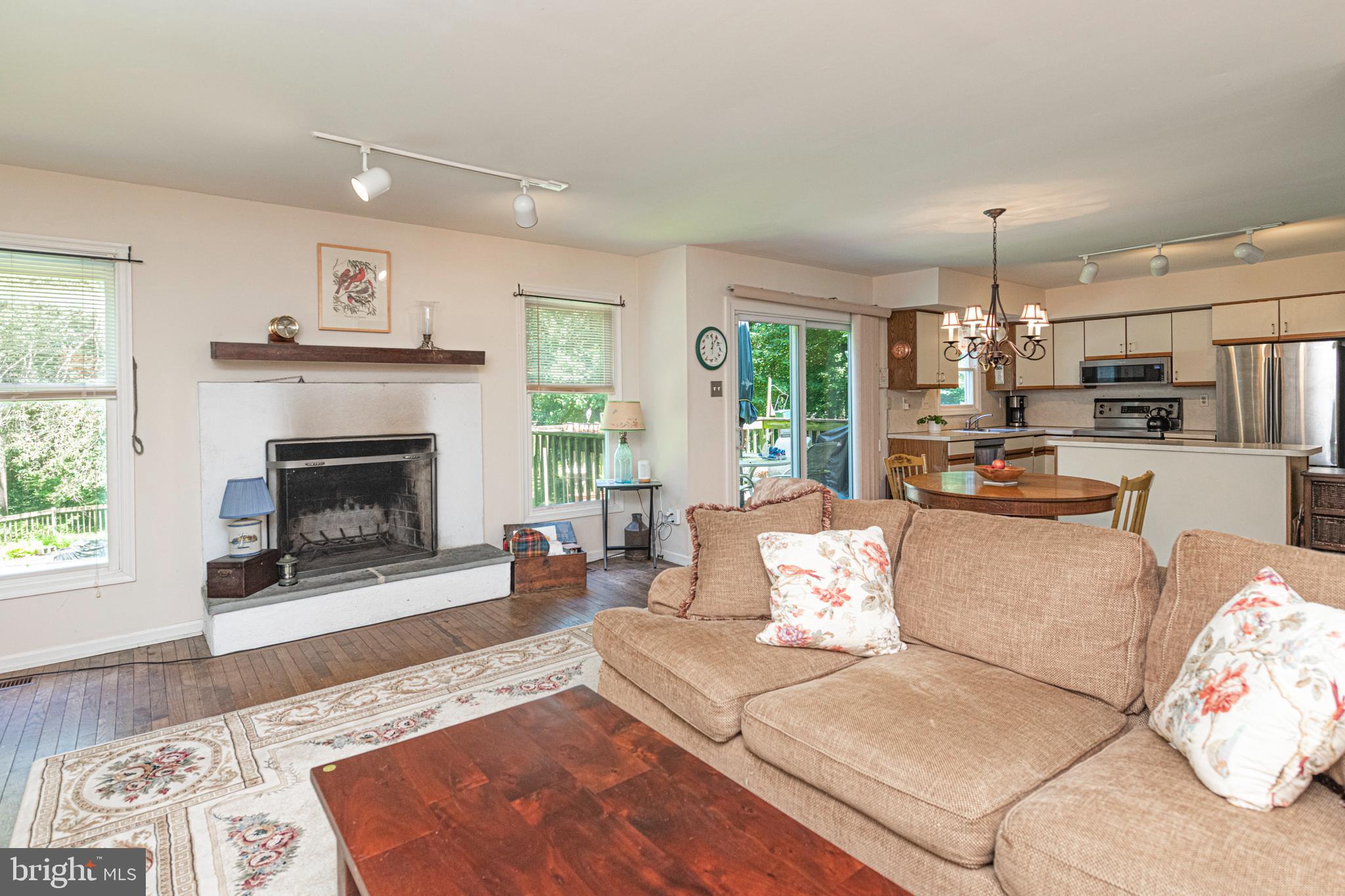 1011 W VALLEY HILL ROAD