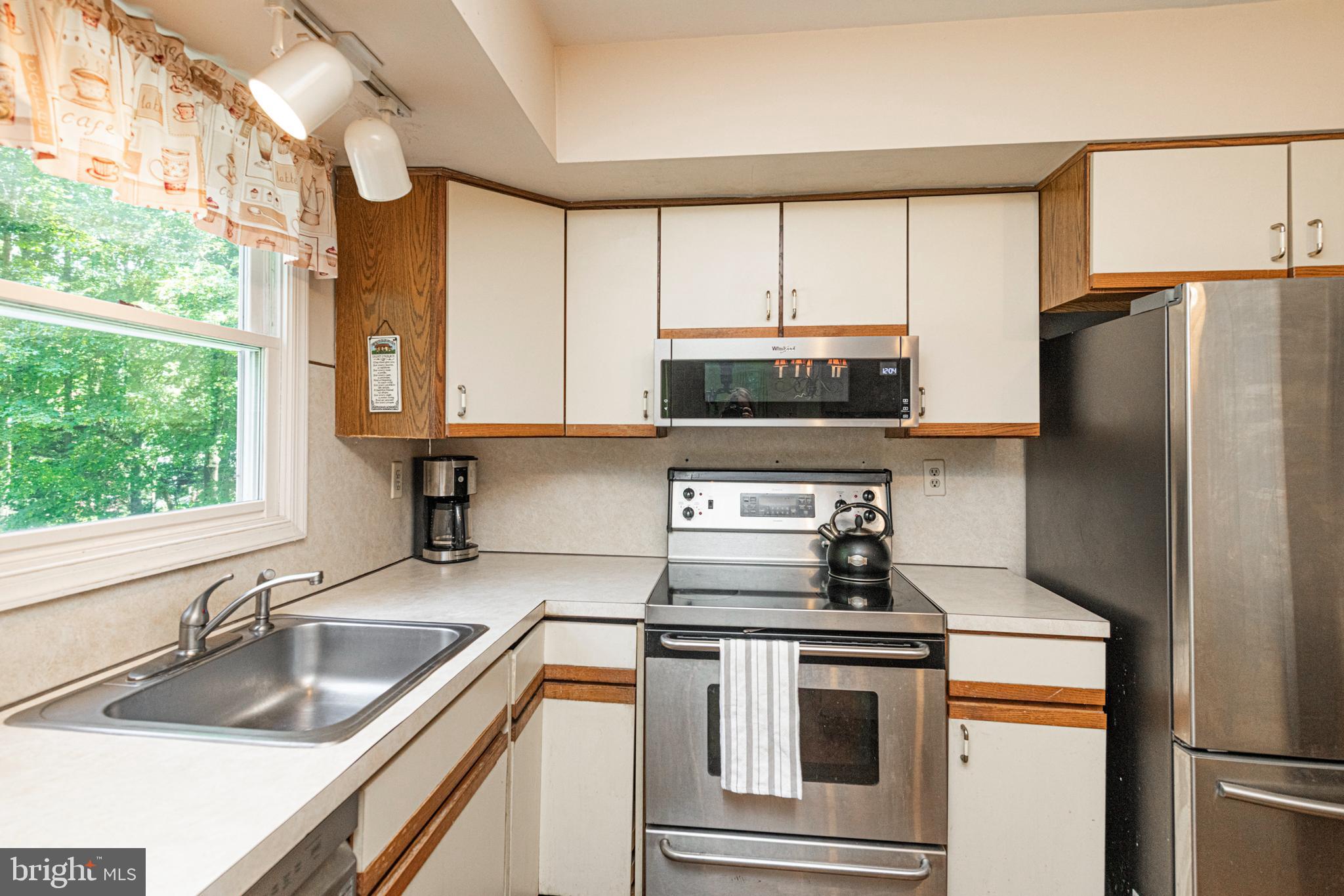 1011 W VALLEY HILL ROAD