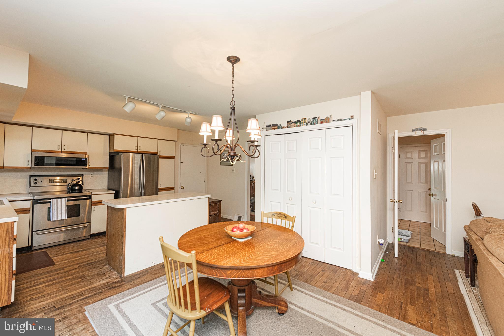 1011 W VALLEY HILL ROAD