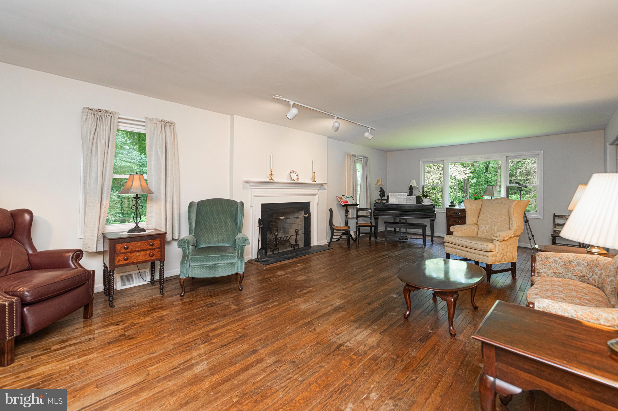 1011 W VALLEY HILL ROAD