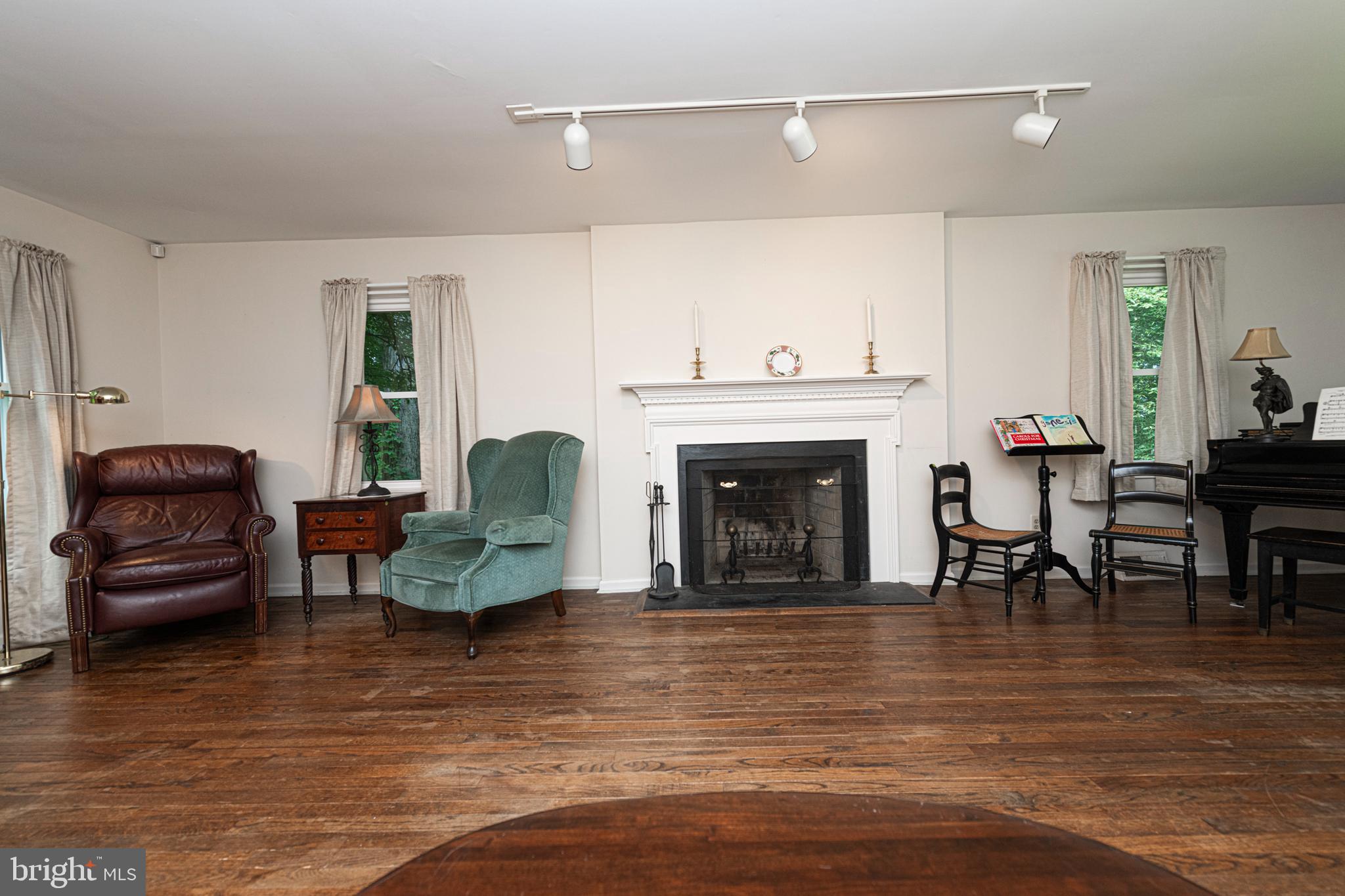 1011 W VALLEY HILL ROAD