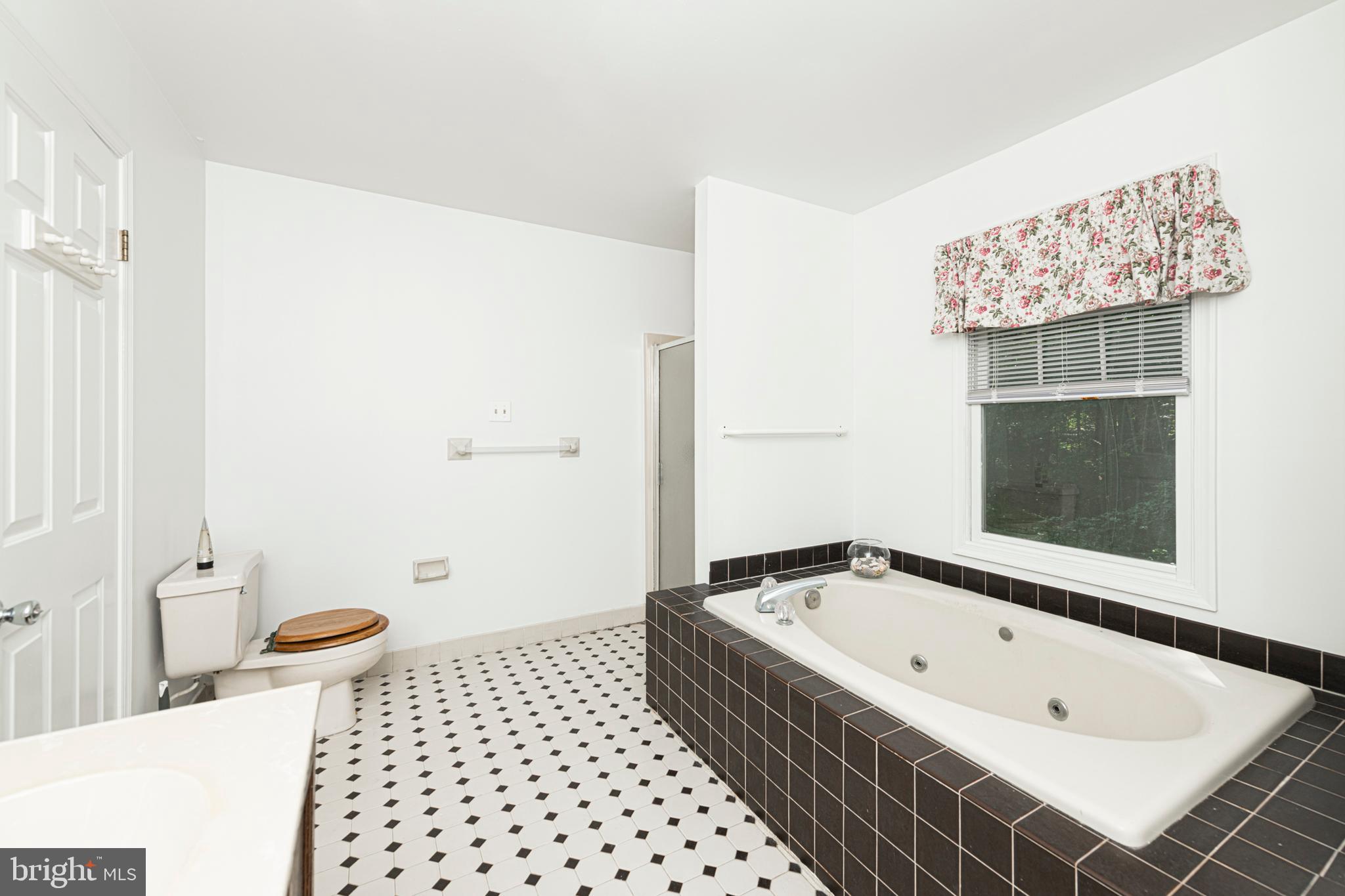 1011 W VALLEY HILL ROAD