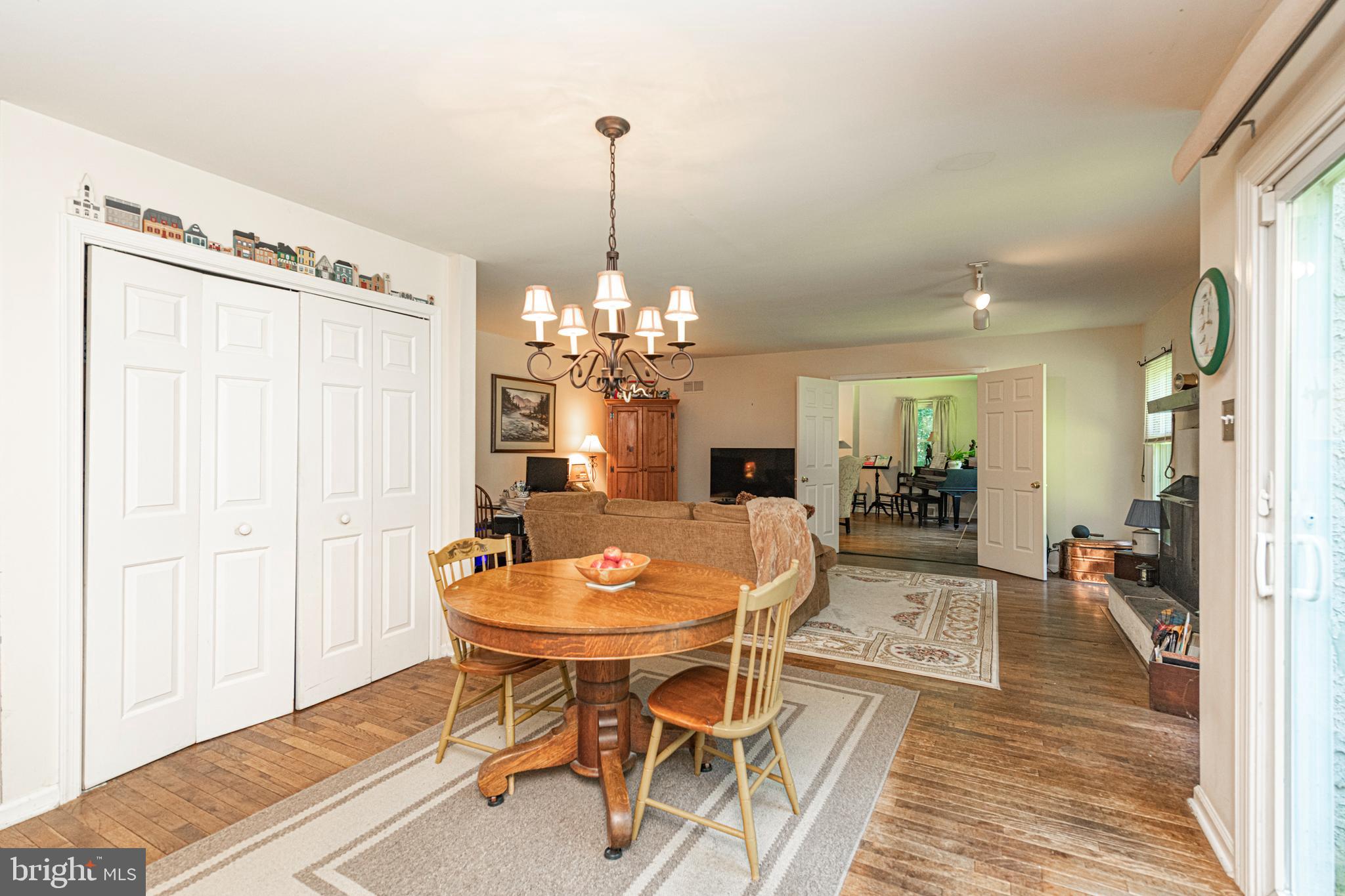 1011 W VALLEY HILL ROAD