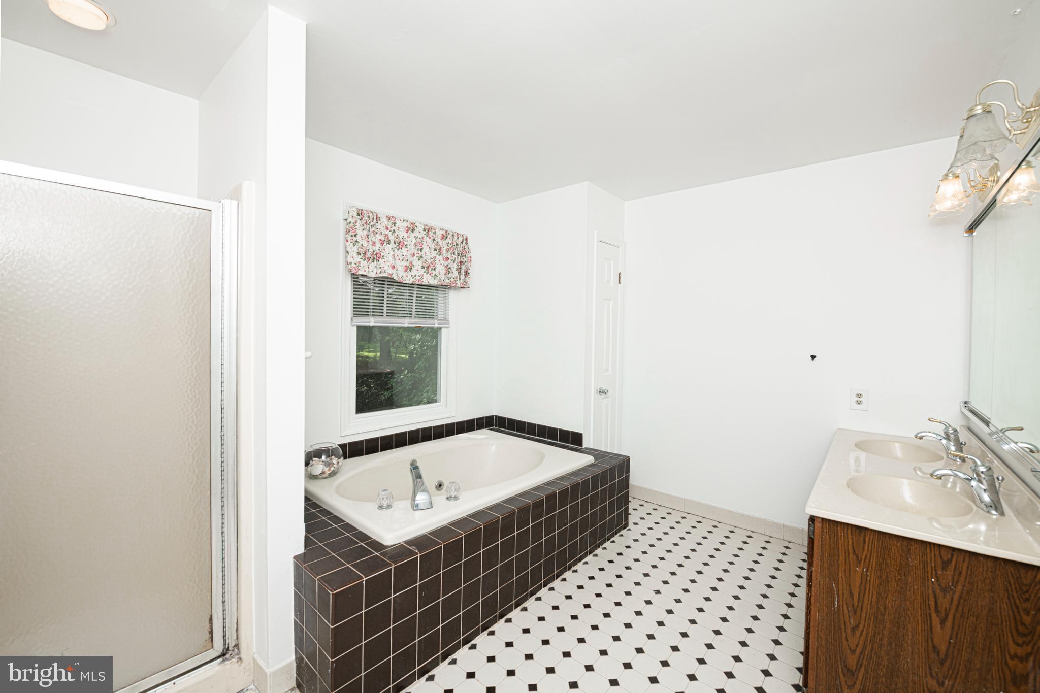 1011 W VALLEY HILL ROAD