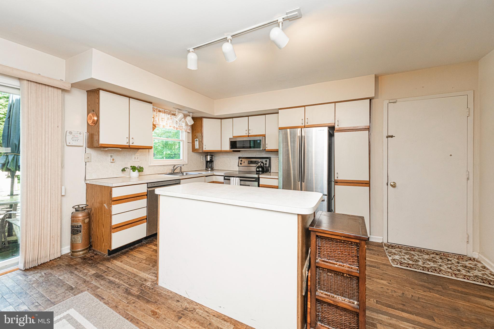 1011 W VALLEY HILL ROAD