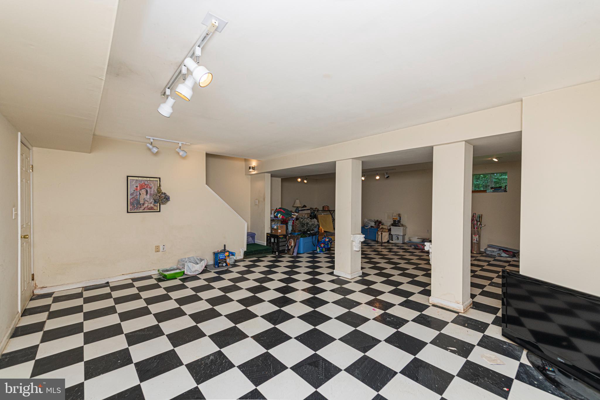 1011 W VALLEY HILL ROAD