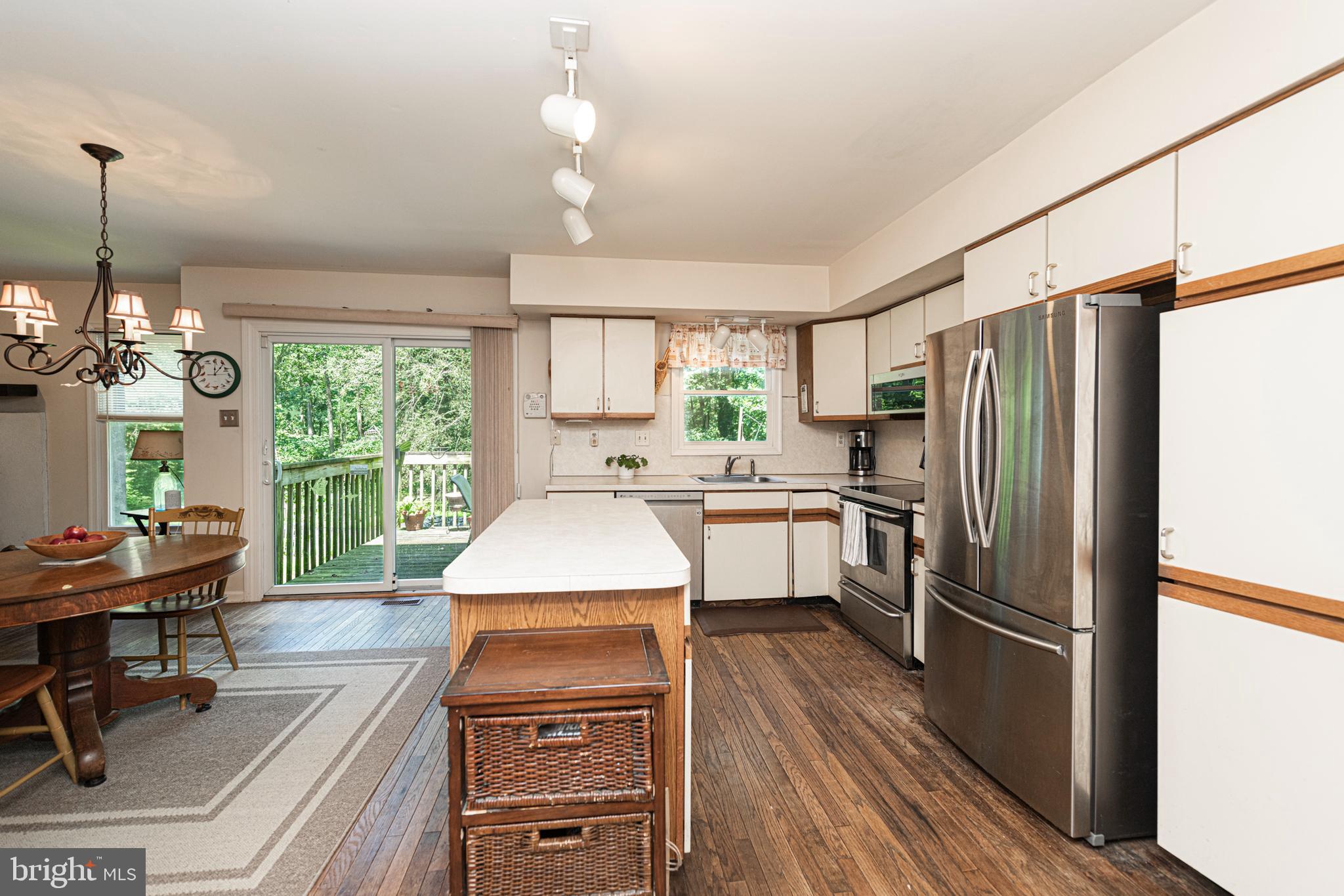 1011 W VALLEY HILL ROAD