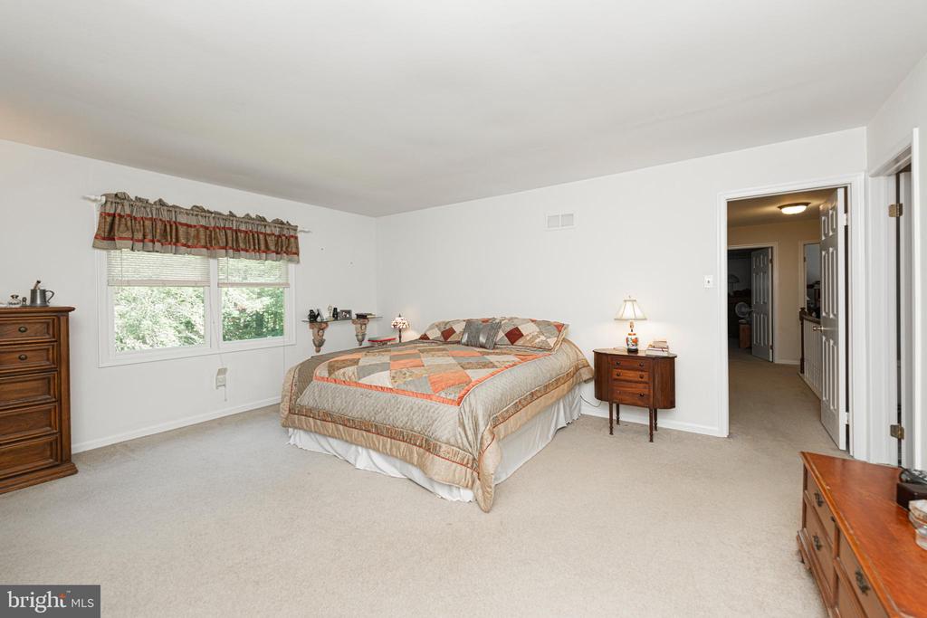 1011 W VALLEY HILL ROAD
