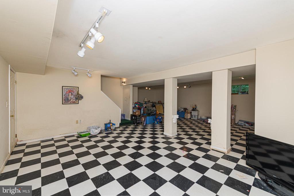 1011 W VALLEY HILL ROAD
